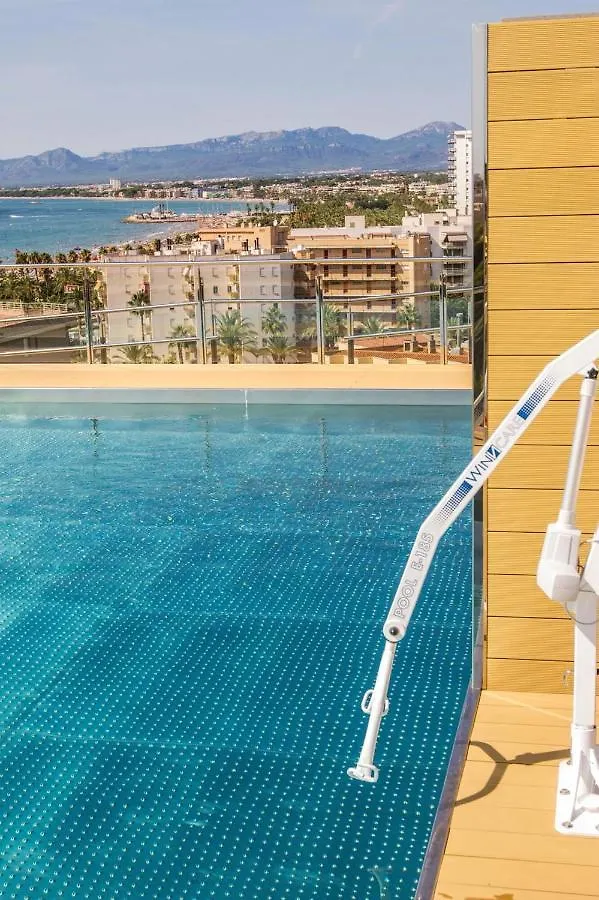 Modern Salou Apartment: Poolside Retreat