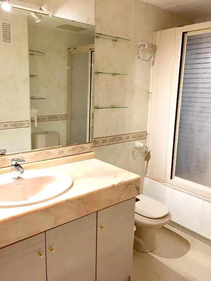 Modern Salou Apartment: Poolside Retreat 0*,