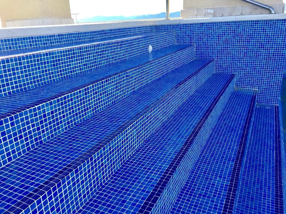 Modern Salou Apartment: Poolside Retreat Apartment