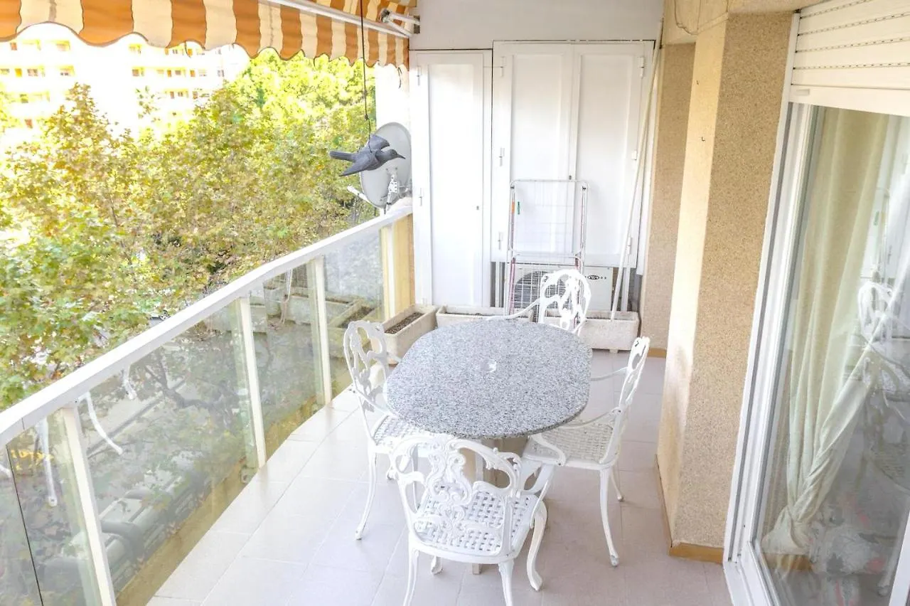 Apartment Modern Salou Apartment: Poolside Retreat