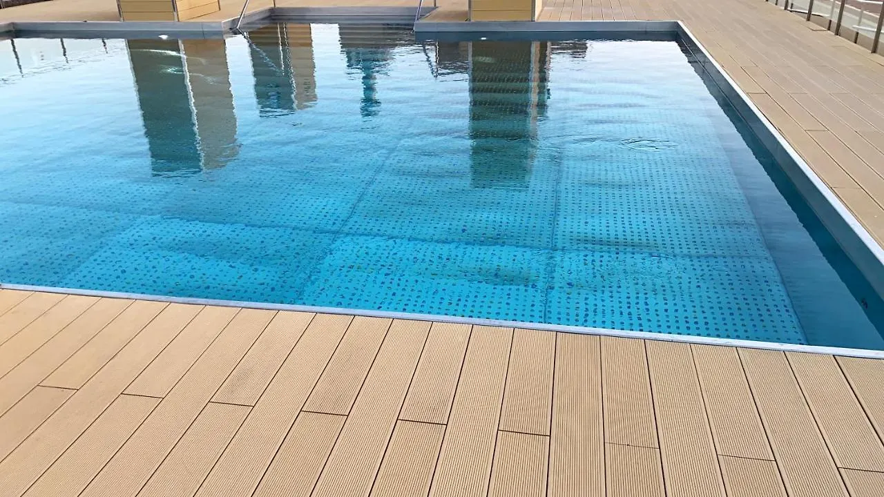 Modern Salou Apartment: Poolside Retreat