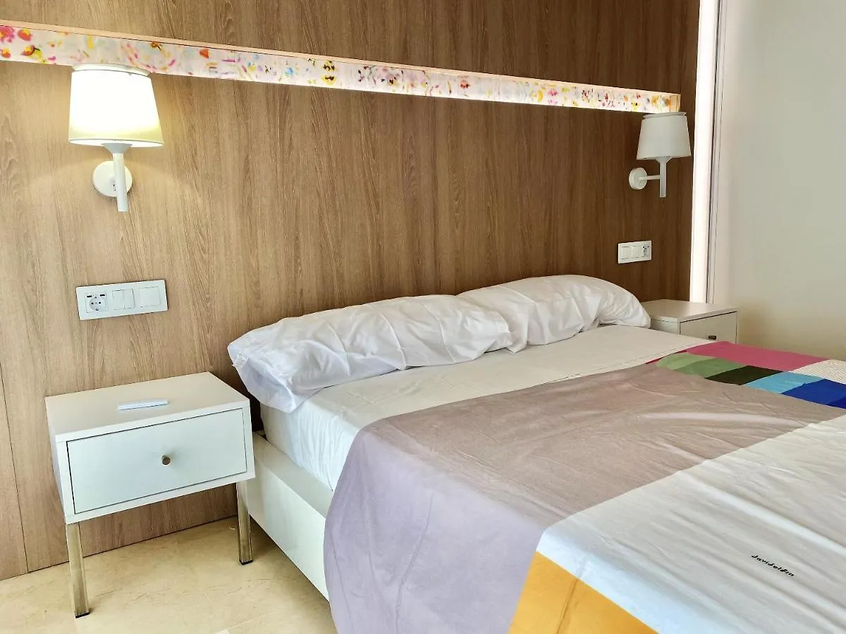 Apartment Modern Salou Apartment: Poolside Retreat