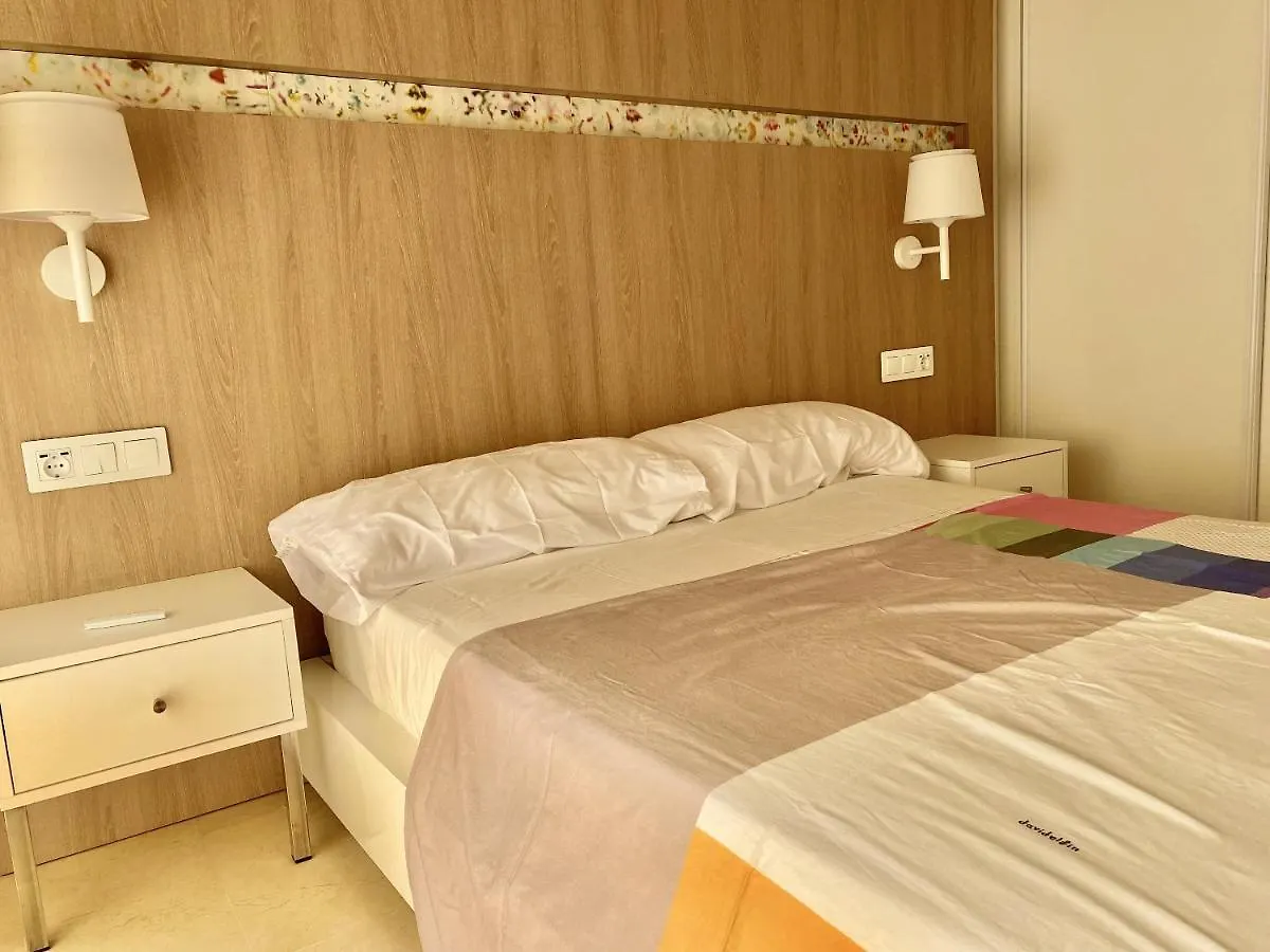 Apartment Modern Salou Apartment: Poolside Retreat